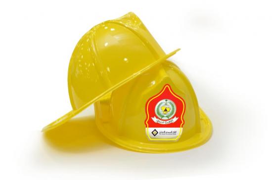  نواف العقلا أثناء توزيع الهدايا على الأطفال المرضى