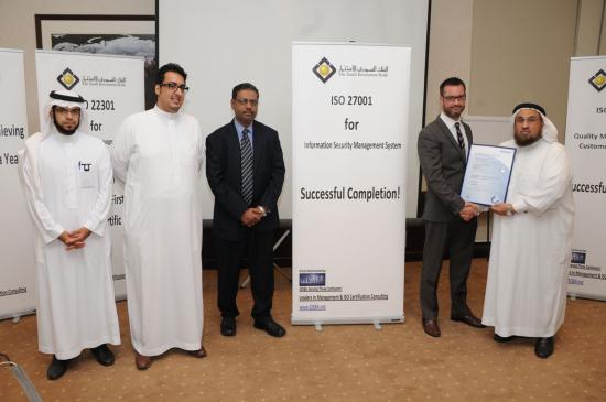  في الصوره من اليسار لليمين : سليمان العميري , سليمان الرميح , اندي سميتون 