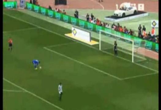  ستاند عرض تم تخصيصه لإعلان رعاية البنك لمباراة النهائي الكبير