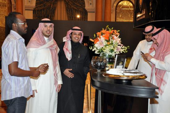  المدخل الرئيسي لمعرض المقتنيات العالمية الفاخرة في فندق الريتز كارلتون برعاية البنك السعودي للاستثمار