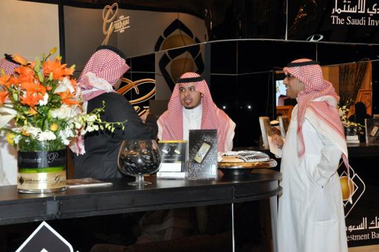  المدخل الرئيسي لمعرض المقتنيات العالمية الفاخرة في فندق الريتز كارلتون برعاية البنك السعودي للاستثمار