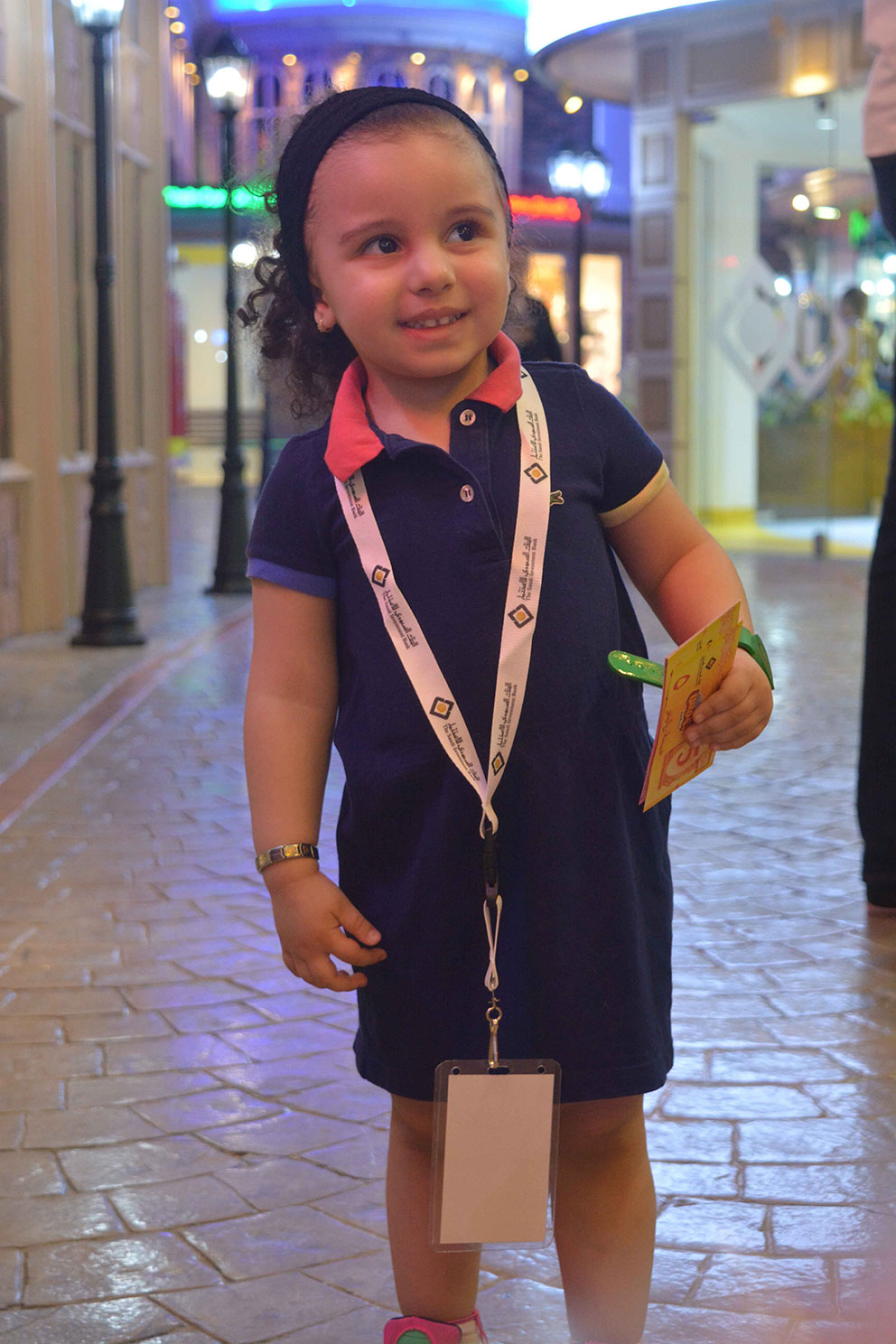 أبناء موظفي البنك يجهزون هدايا العيد في مدينة مينوبوليس لأبناء جمعية  - إنسان